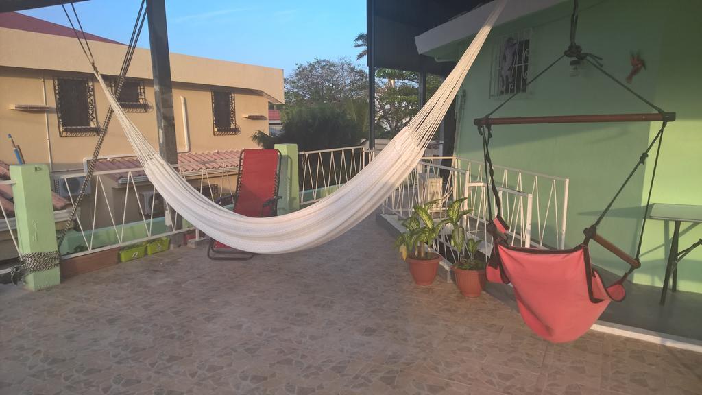 The Red Hut Inn Belize City Eksteriør billede