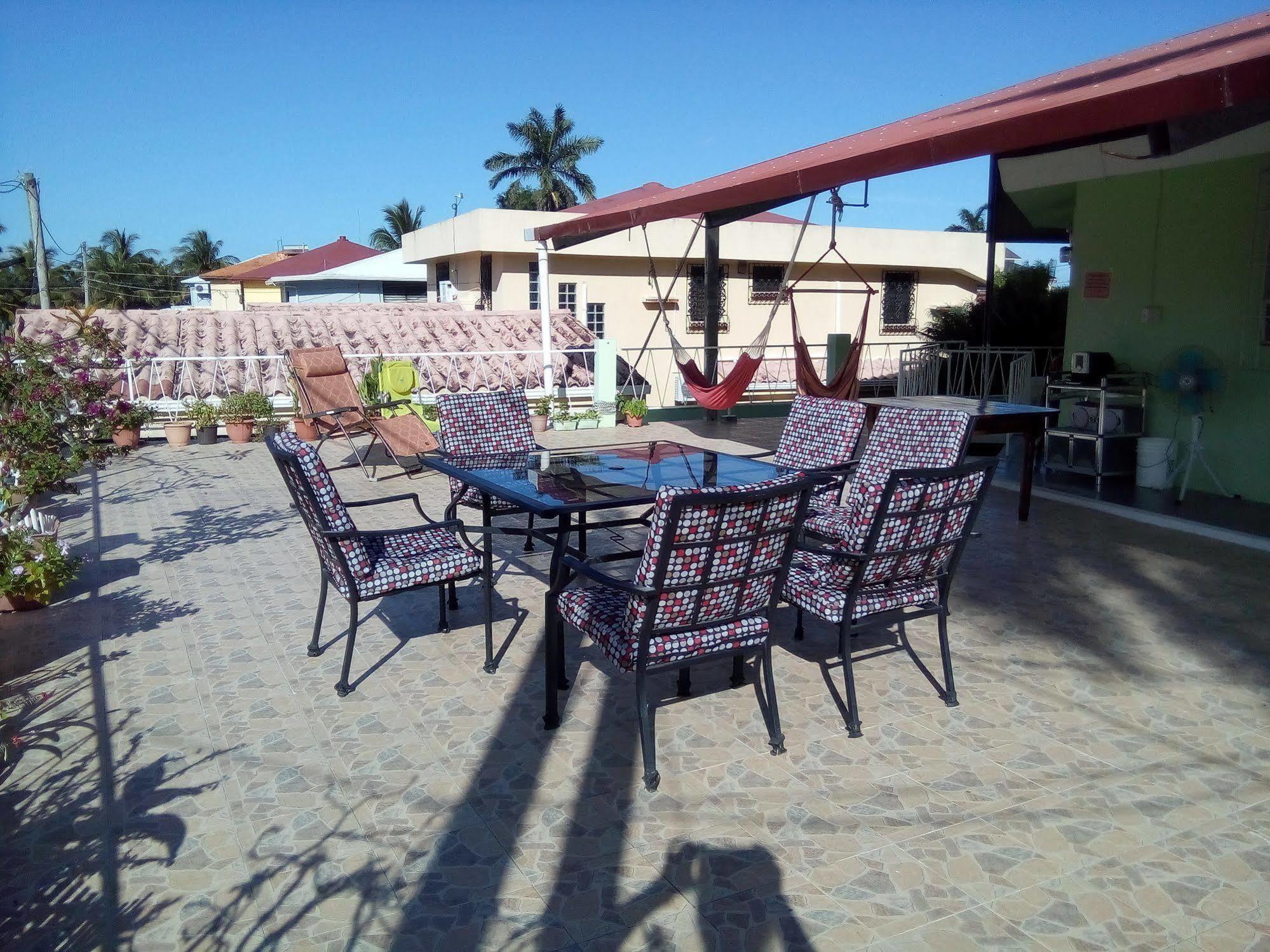 The Red Hut Inn Belize City Eksteriør billede