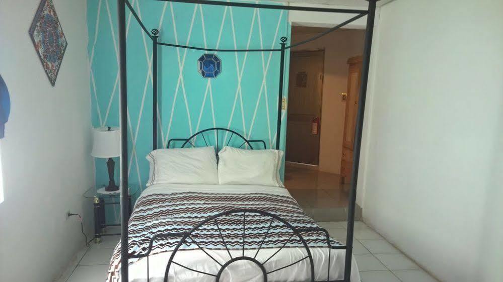The Red Hut Inn Belize City Eksteriør billede