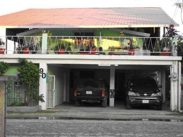 The Red Hut Inn Belize City Eksteriør billede