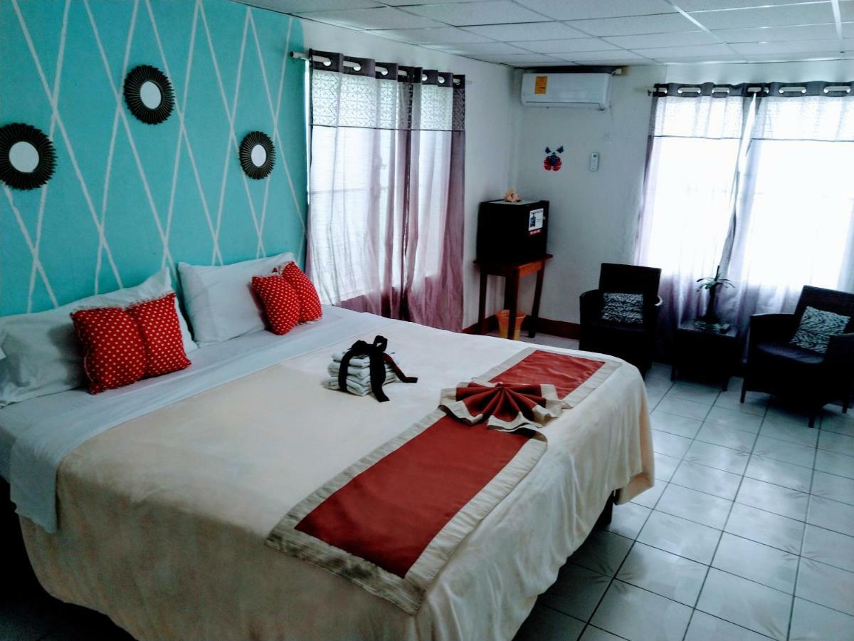 The Red Hut Inn Belize City Eksteriør billede
