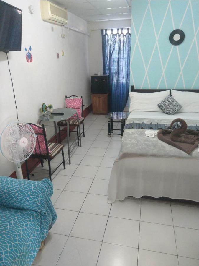 The Red Hut Inn Belize City Eksteriør billede