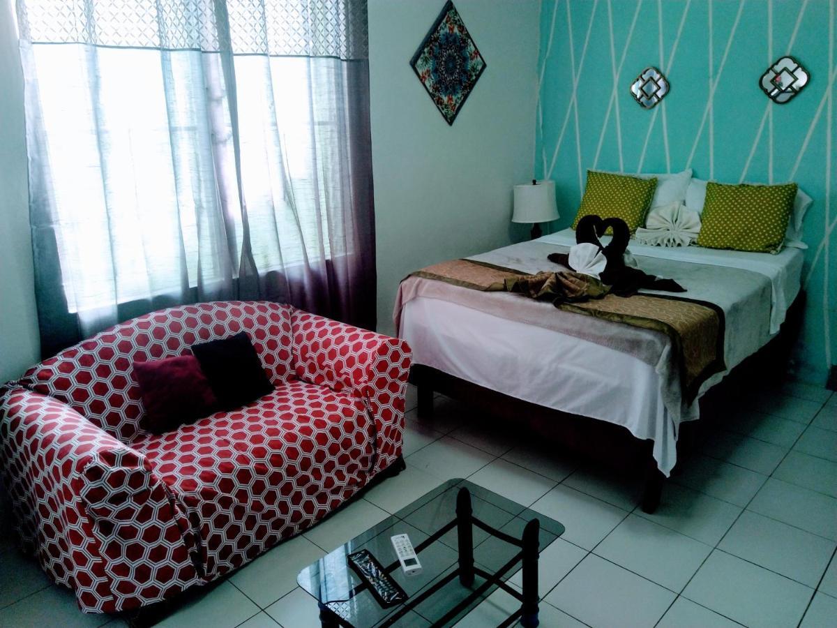 The Red Hut Inn Belize City Eksteriør billede