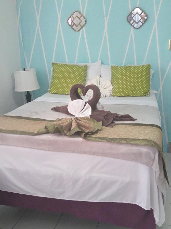 The Red Hut Inn Belize City Eksteriør billede